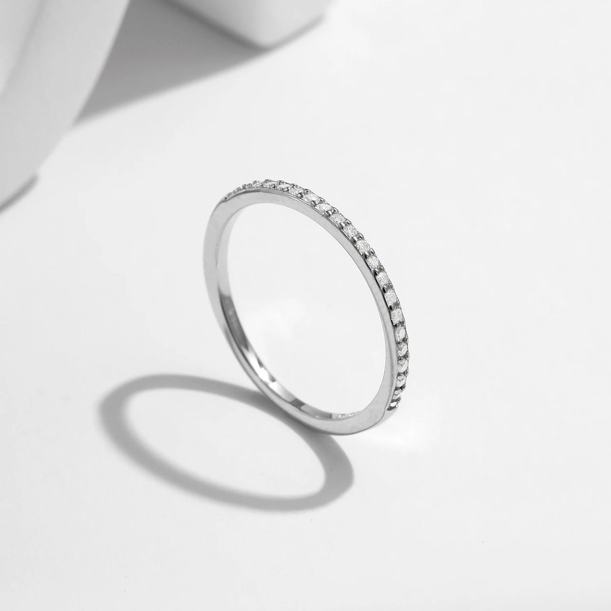 Alliance éternité simple en argent et moissanite Modian