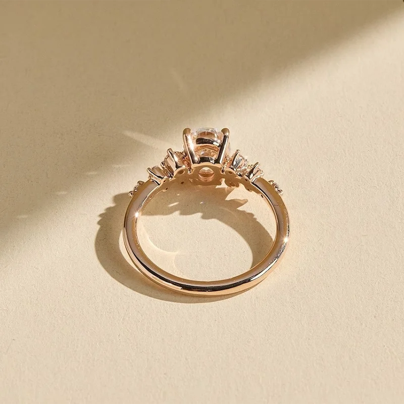 Bague halo en argent 925 et moissanite taille ovale