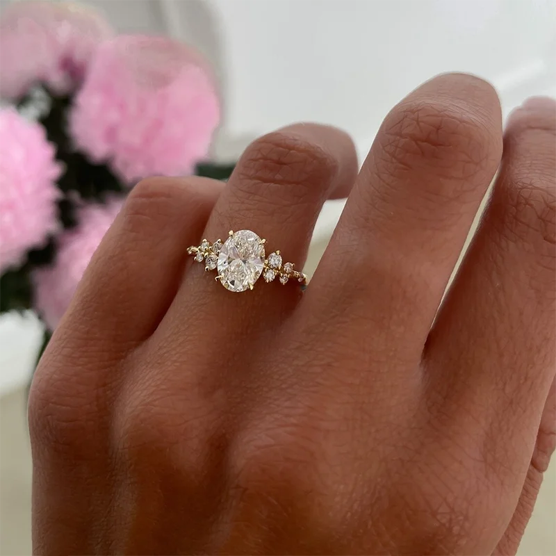 Bague halo en argent 925 et moissanite taille ovale