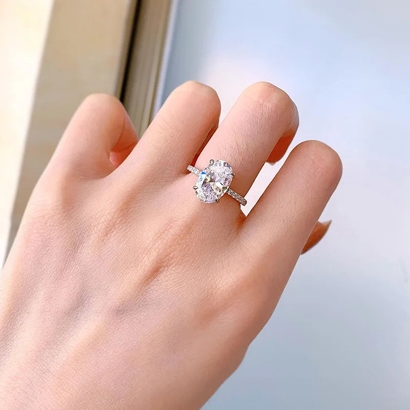 Bague de mariage en argent et moissanite ovale