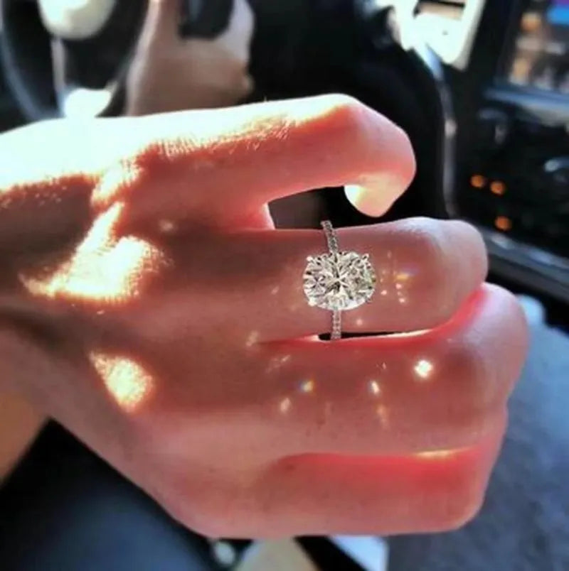 Bague de mariage en argent et moissanite ovale