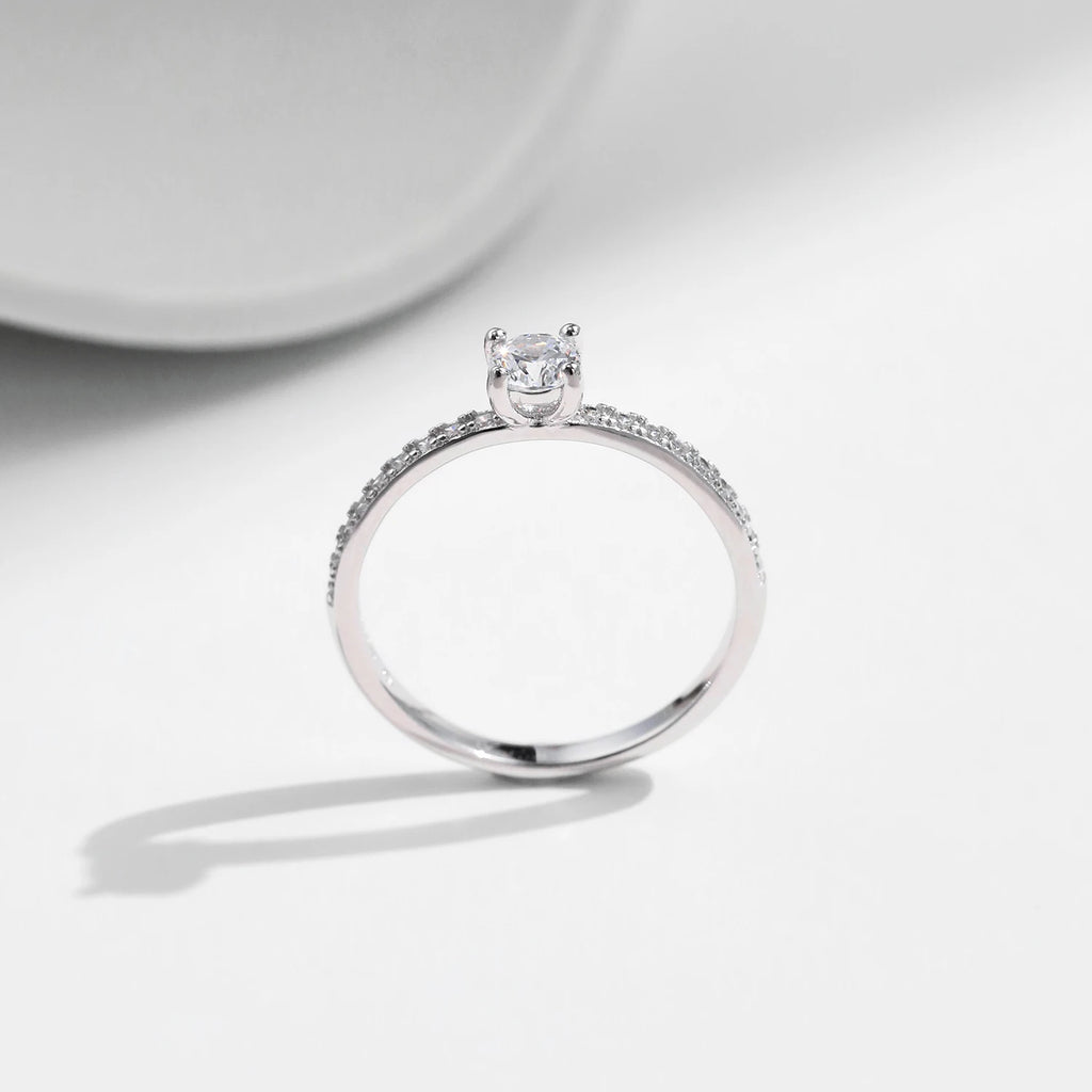 Bague carrée délicate en argent et moissanite Modian