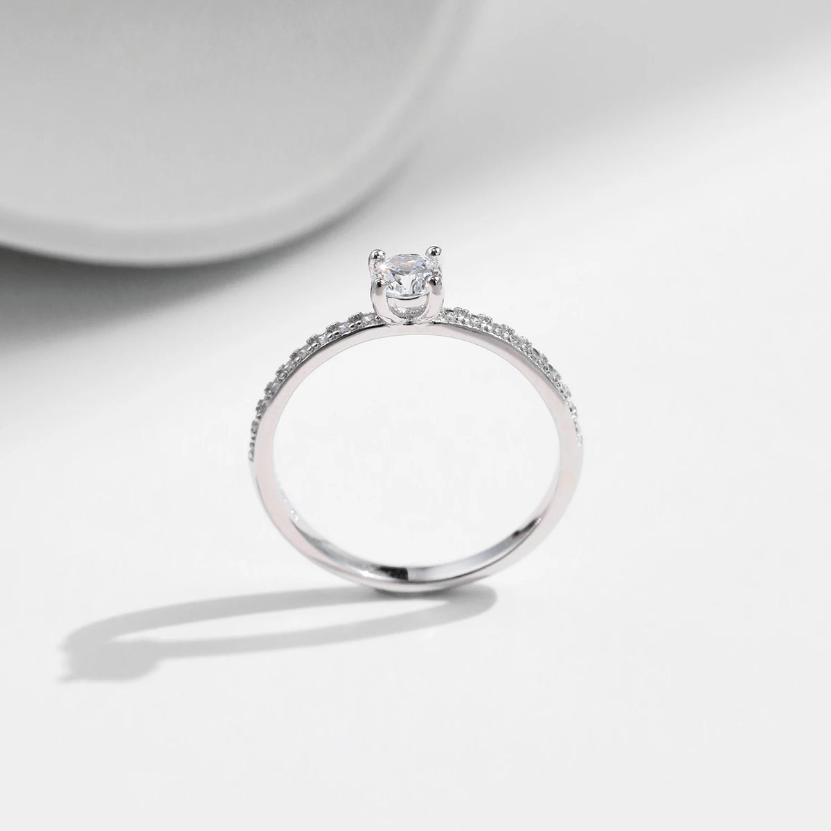 Bague carrée délicate en argent et moissanite Modian