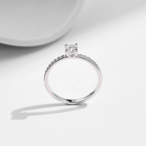 Bague carrée délicate en argent et moissanite Modian