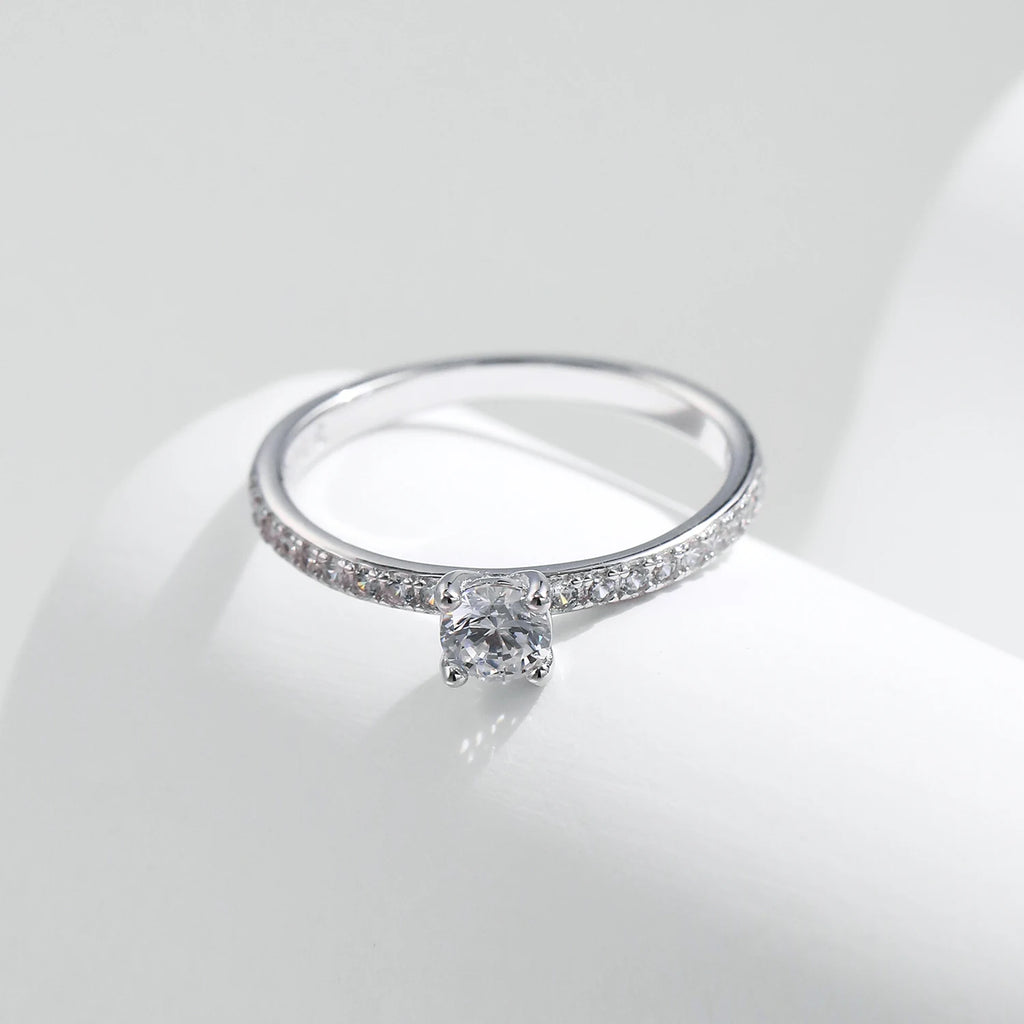 Bague carrée délicate en argent et moissanite Modian