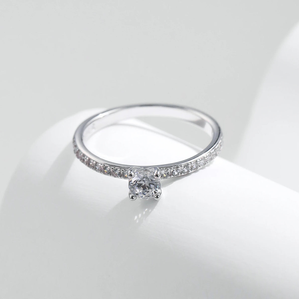 Bague carrée délicate en argent et moissanite Modian