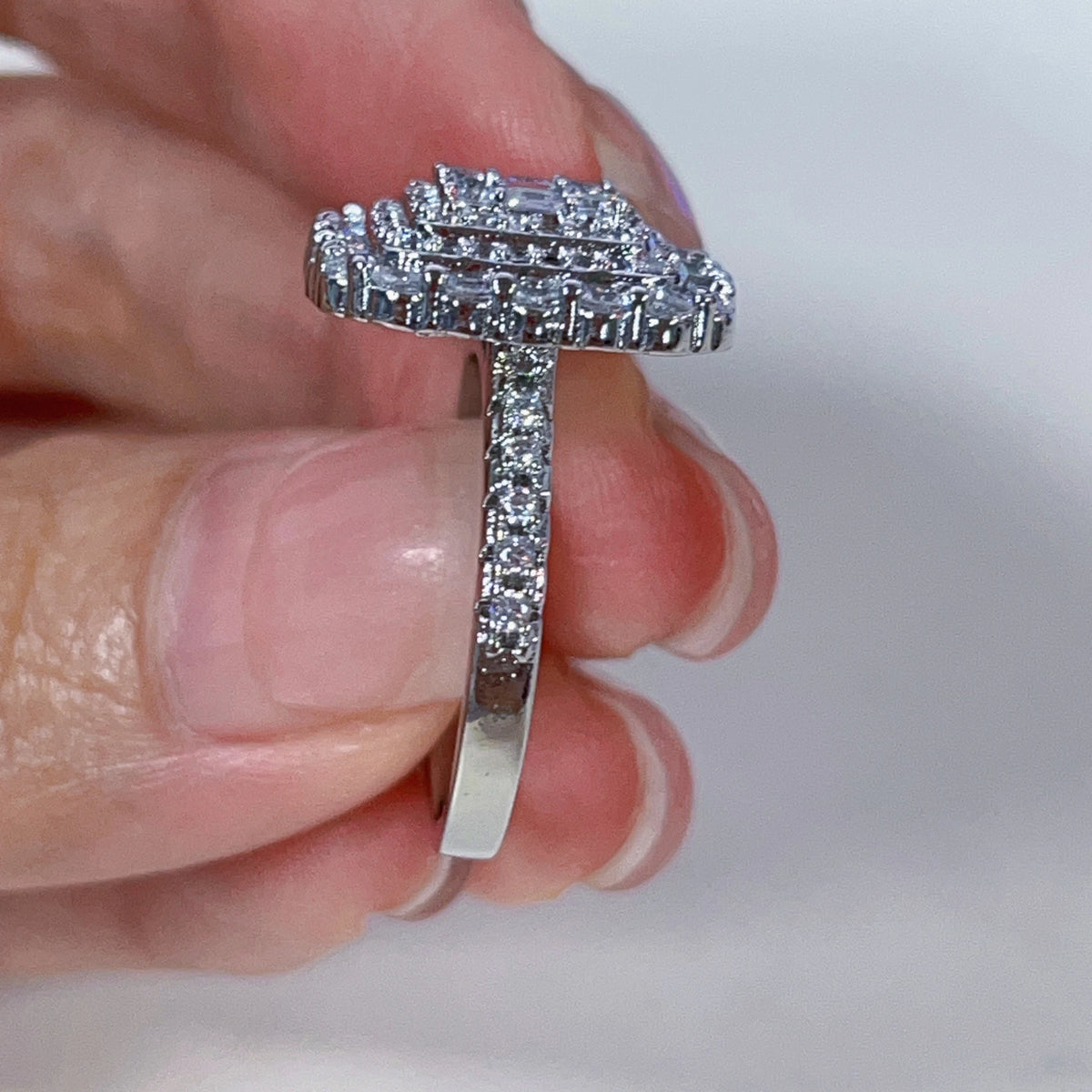 Bague de luxe multi-halo en argent et moissanite Similanka