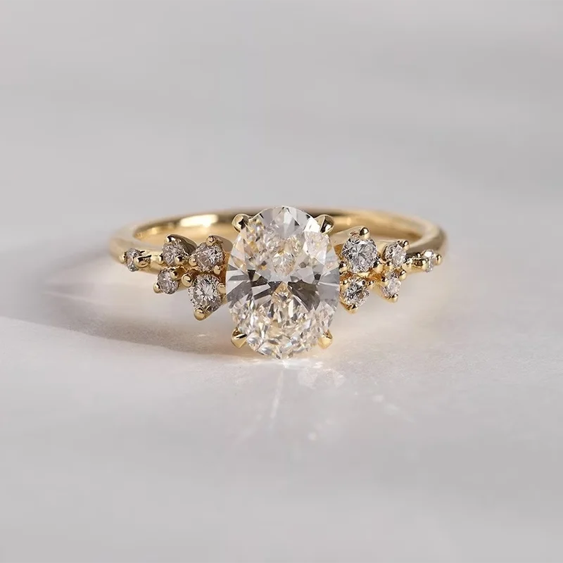 Bague halo en argent 925 et moissanite taille ovale