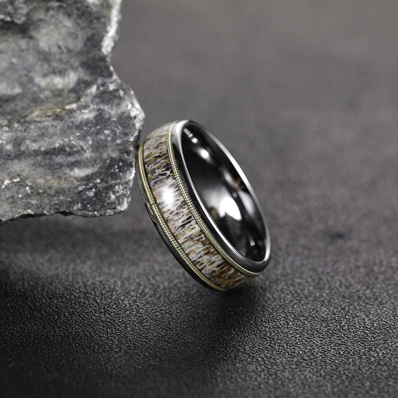 Bague de mariage en tungstène avec bois de cervidé et corde de guitare
